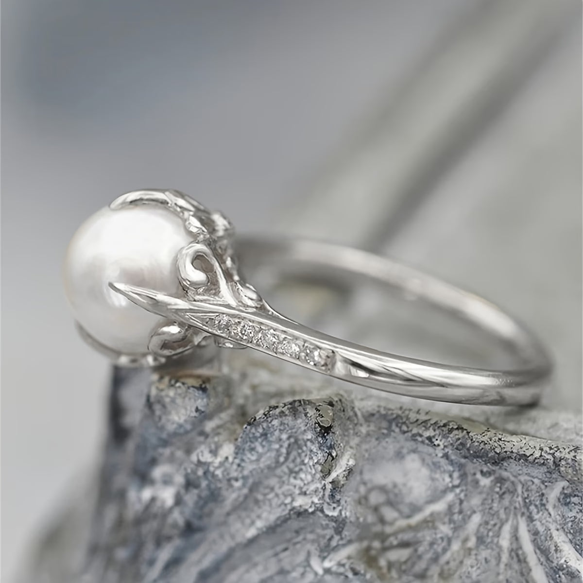 CRYSTELLA | Elegant Pearl and Crystal Ring