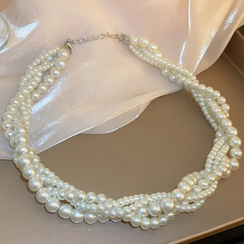 OPHELIA | CHIC PEARL NECKLACE FOR A BOLD STATEMENT