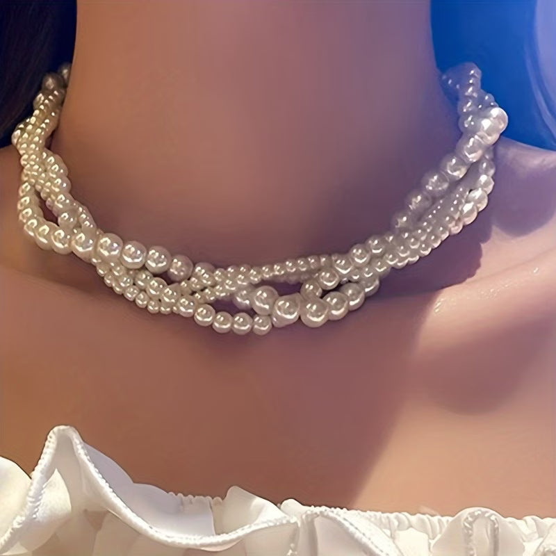 OPHELIA | CHIC PEARL NECKLACE FOR A BOLD STATEMENT