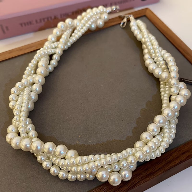 OPHELIA | CHIC PEARL NECKLACE FOR A BOLD STATEMENT