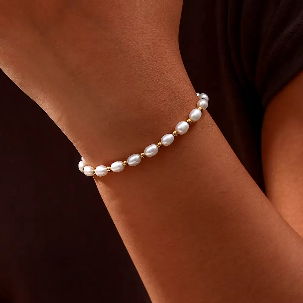 Adeline | Sophisticated Pearl and Gold Bracelet