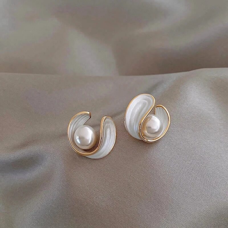 SERAPHINE | CLASSIC GOLD PEARL STUD EARRINGS