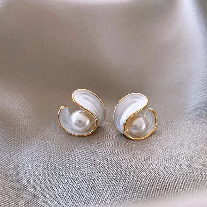 SERAPHINE | CLASSIC GOLD PEARL STUD EARRINGS