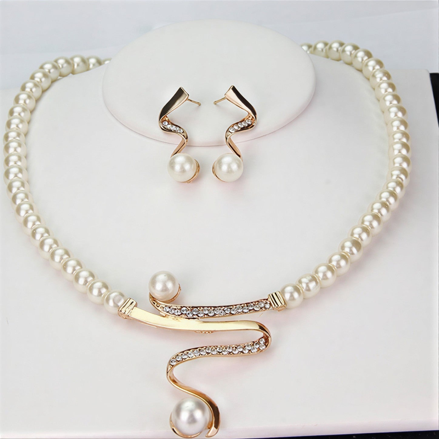 SERAPHINA | ELEGANT WAVES PEARL JEWELRY COLLECTION