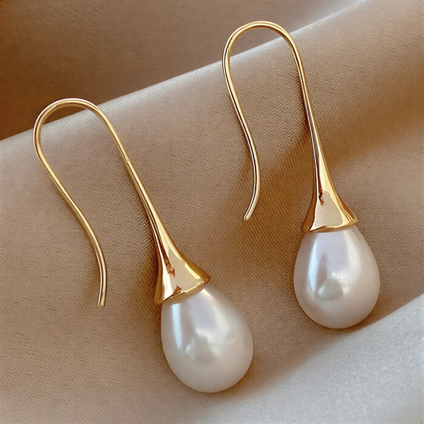 BELLEZA | ELEGANT CLASSIC PEARL EARRINGS