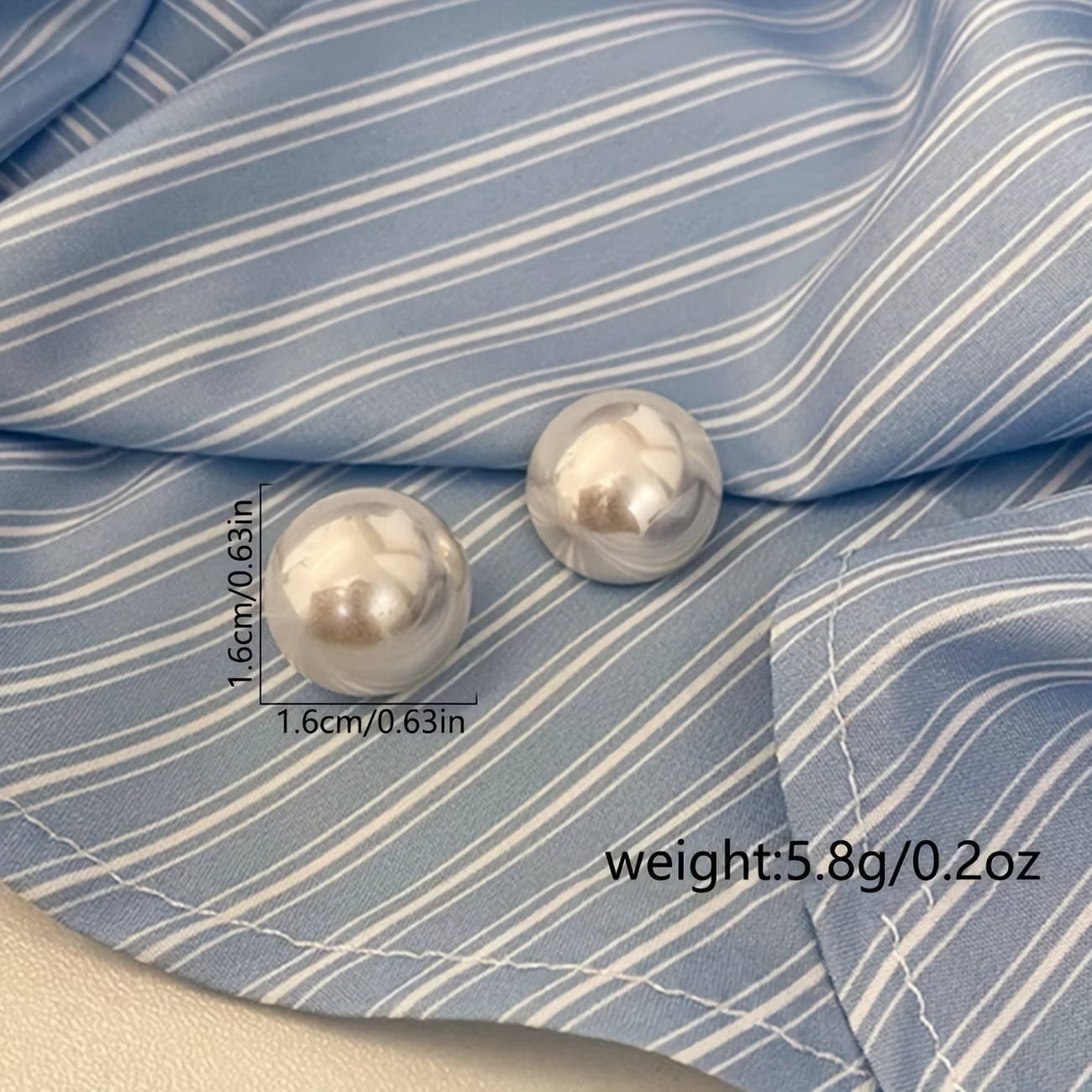 VIVIENNE | ELEGANT PEARL STUD EARRINGS