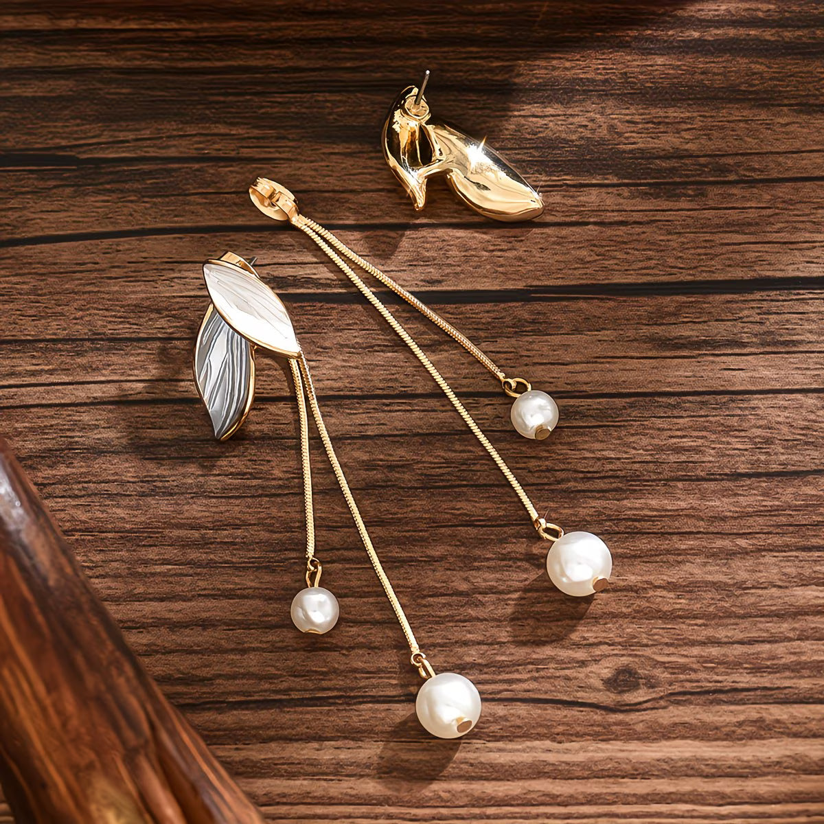 LORELEI | Elegant Long Pearl Leaf Earrings