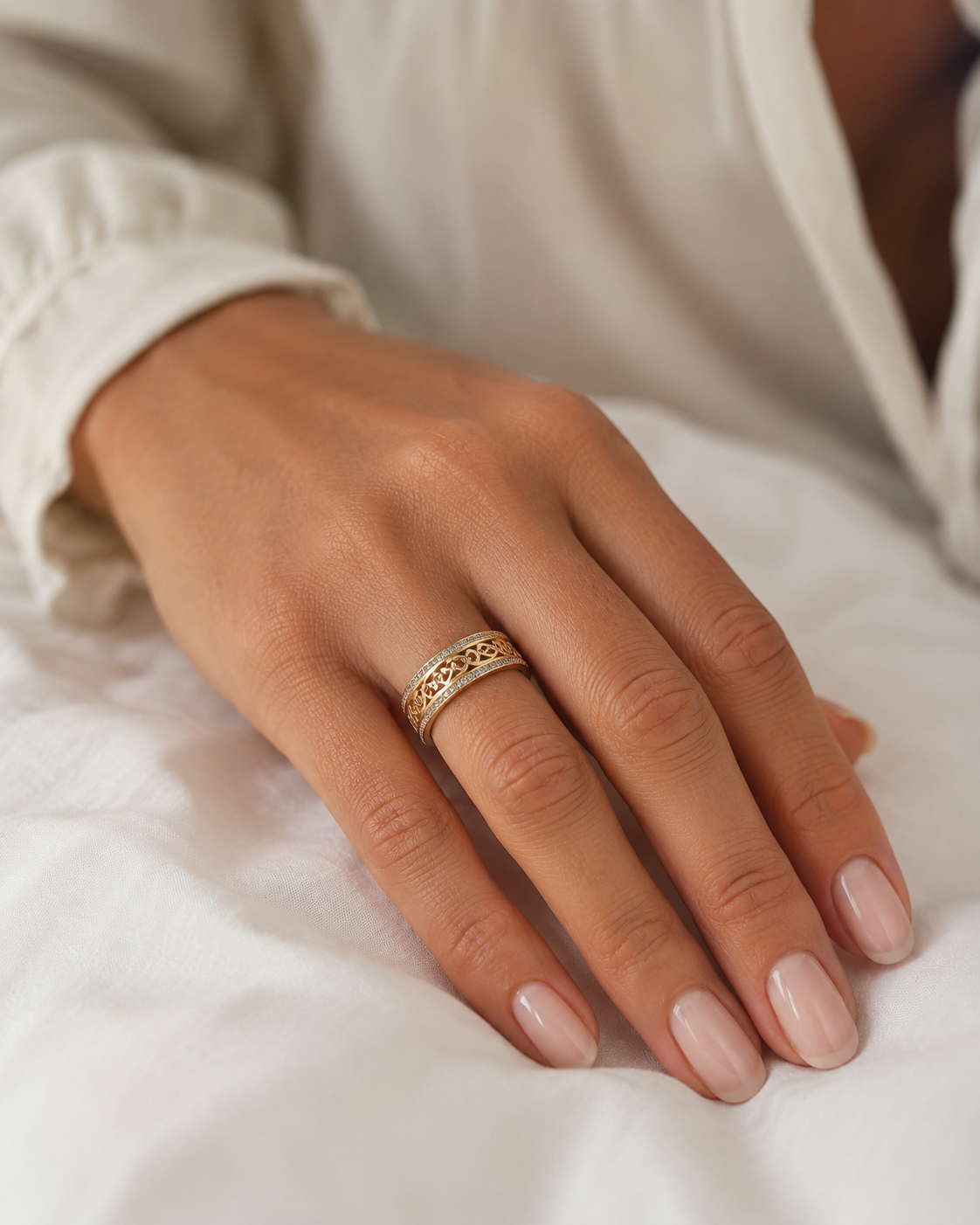 Shiny Hollow Gold Ring | Gold