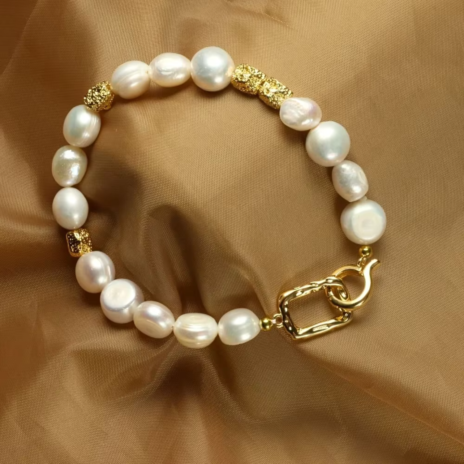 ISADORA | Sophisticated Baroque Pearl Bracelet
