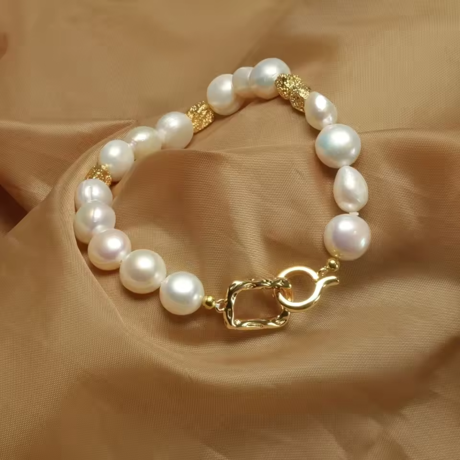 ISADORA | Sophisticated Baroque Pearl Bracelet