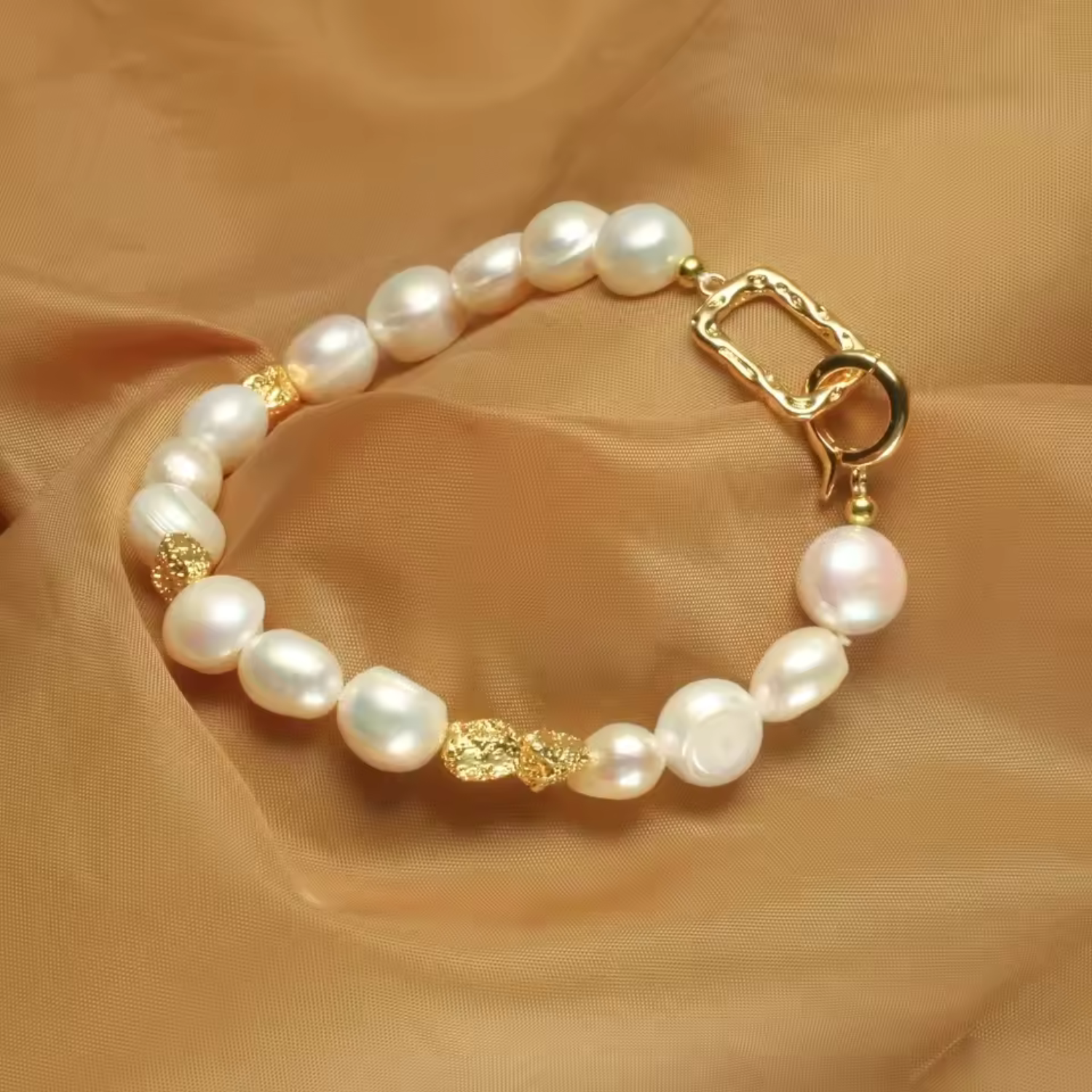ISADORA | Sophisticated Baroque Pearl Bracelet