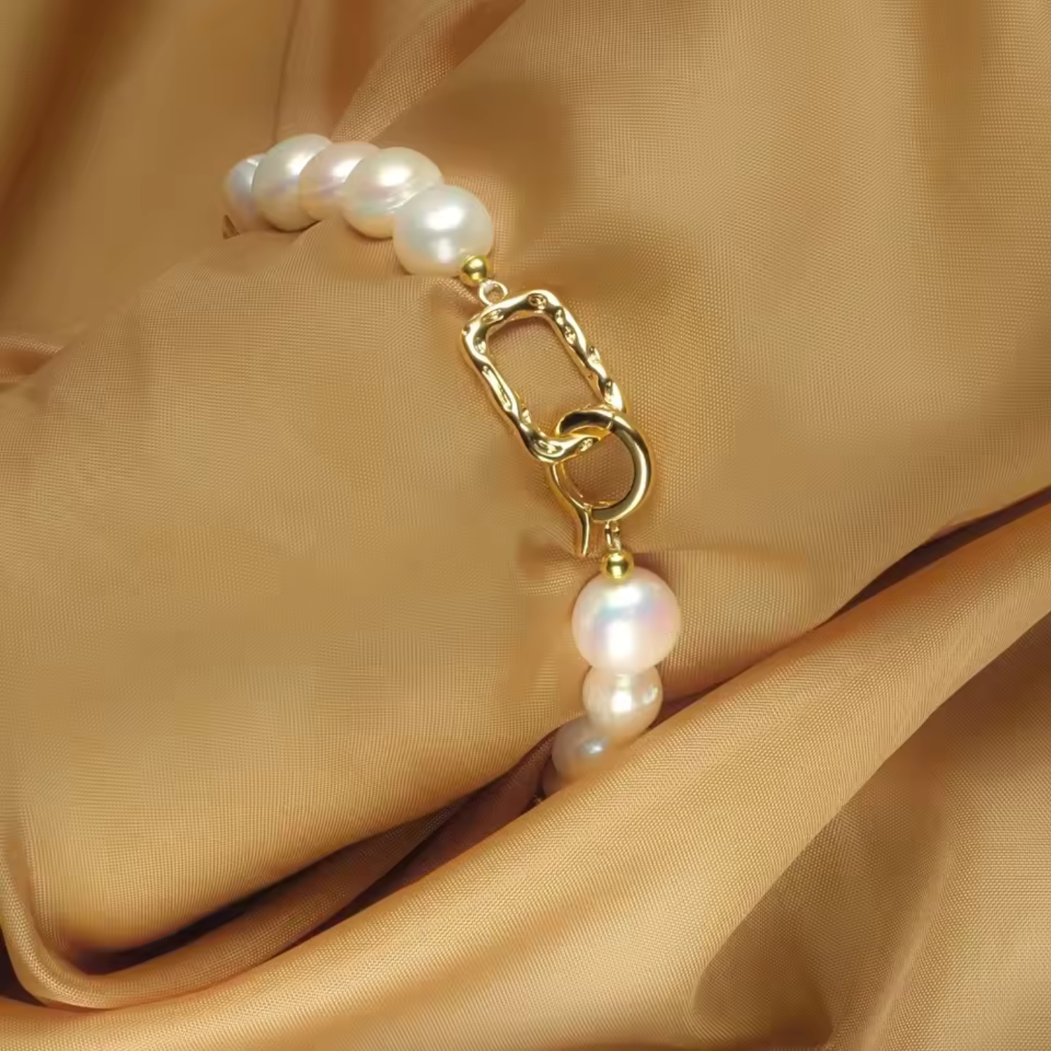 ISADORA | Sophisticated Baroque Pearl Bracelet