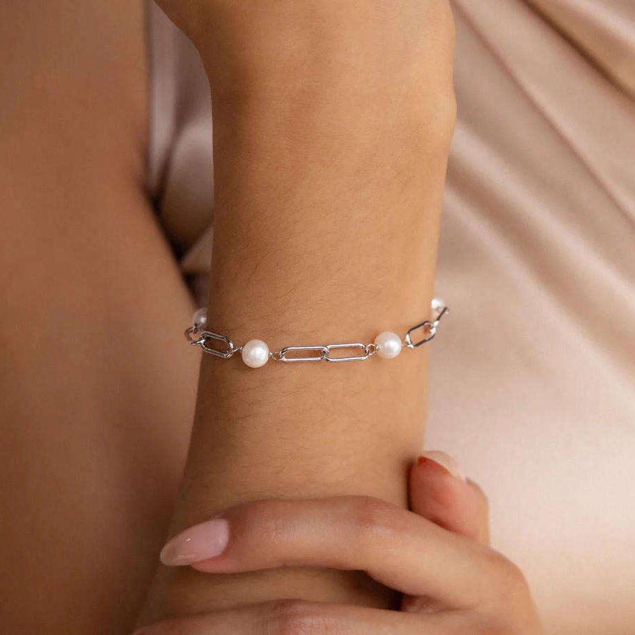 VIVIENNE | ELEGANT PEARL CHAIN BRACELET