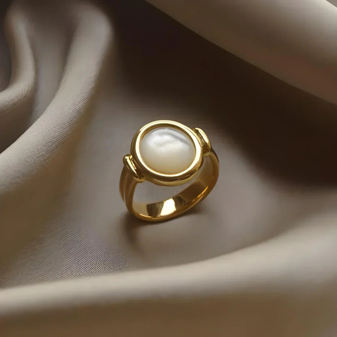AURELIA | STATEMENT RING WITH ALL-PEARL DESIGN