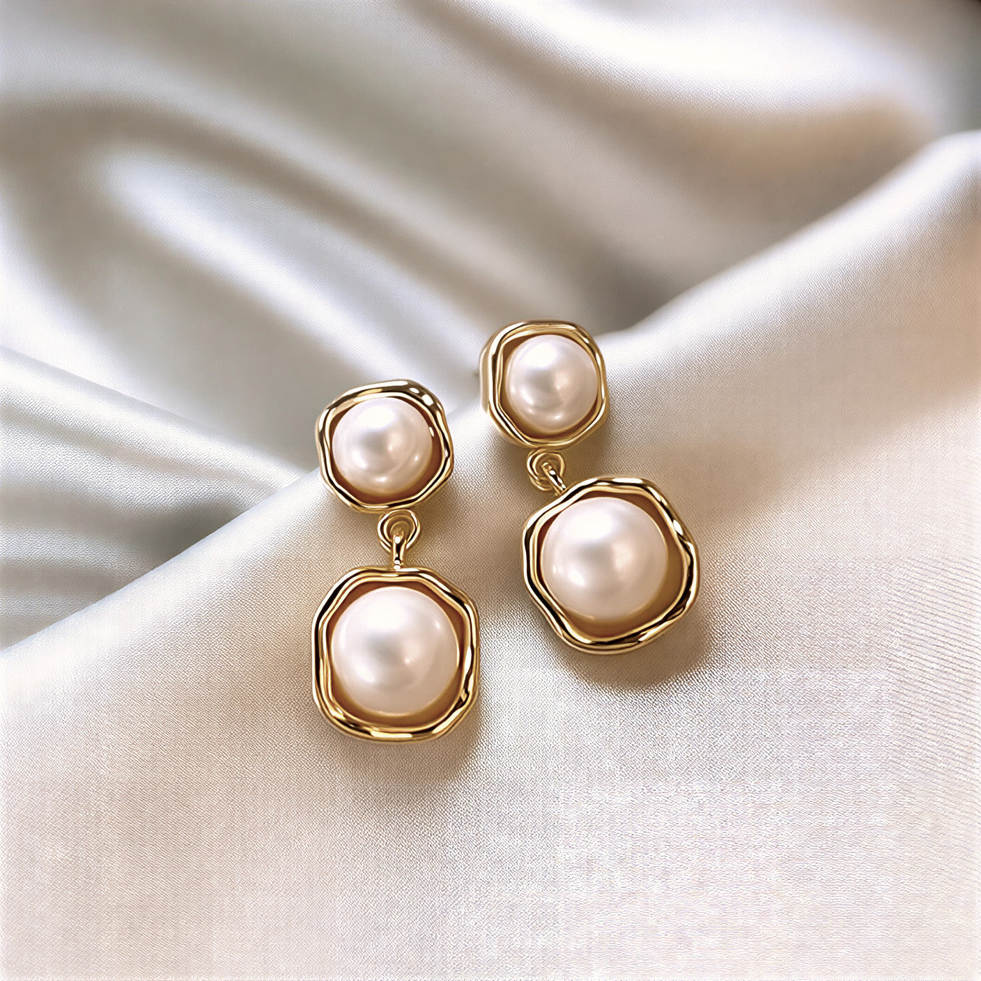 GILDA | Pearl Drop Earrings with Elegant Golden Frame