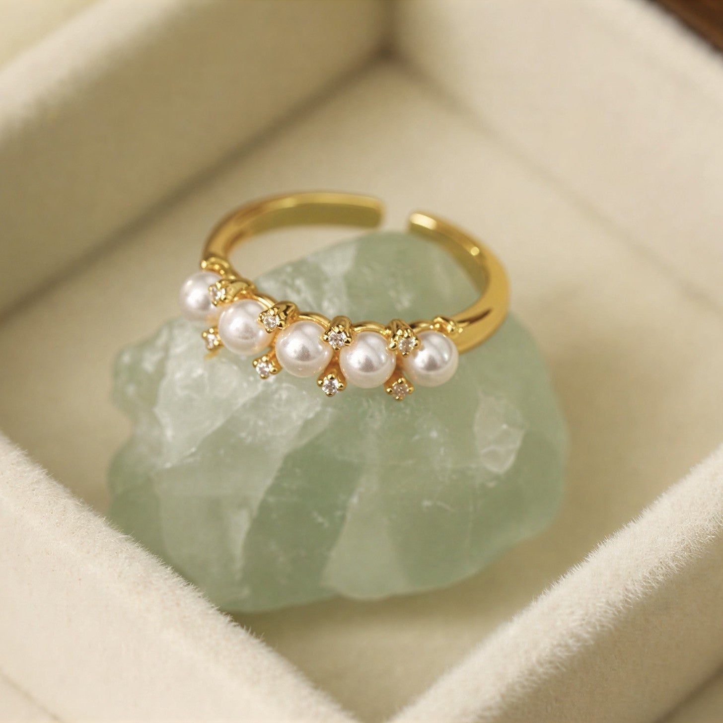 GISELLE | Five-Pearl Row Ring