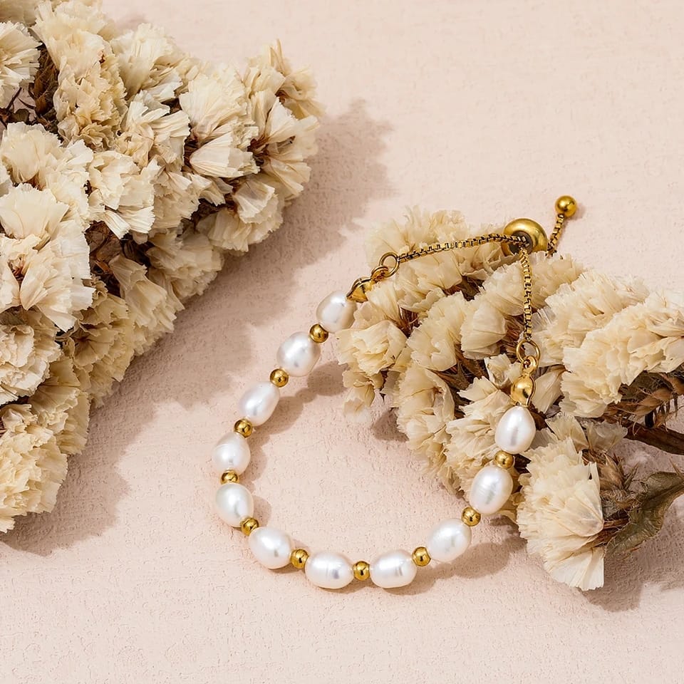Adeline | Sophisticated Pearl and Gold Bracelet