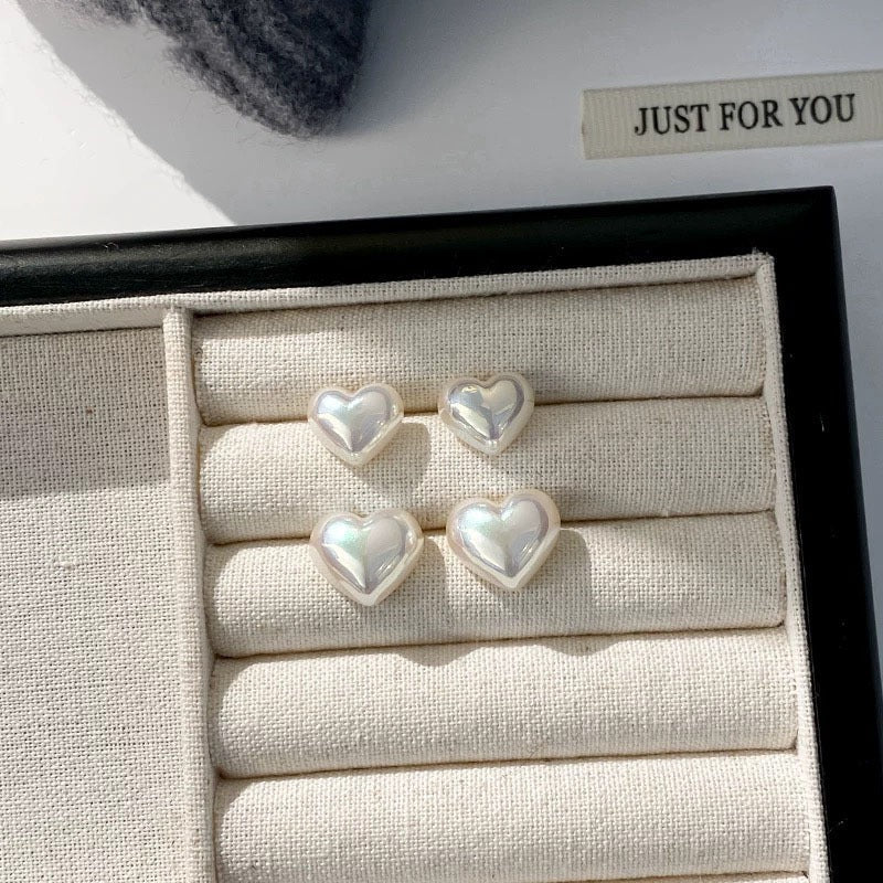 EMILY | HEARTS OF LOVE PEARL STUD EARRINGS
