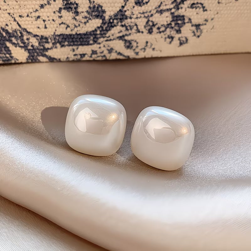SAVANNAH | SQUARE PEARL STUD EARRINGS