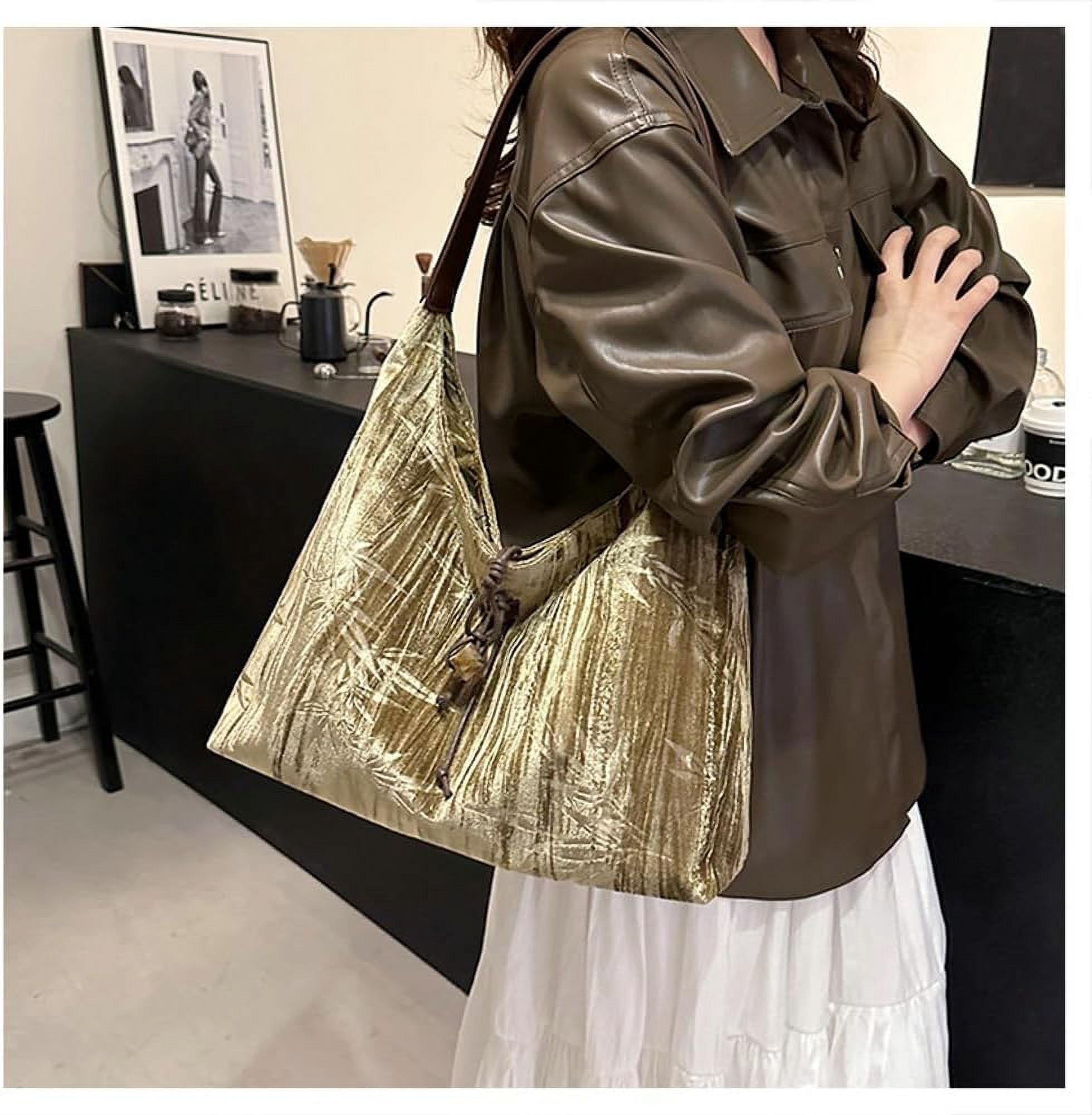 Amélie - Luxurious Velvet Crossbody Bag