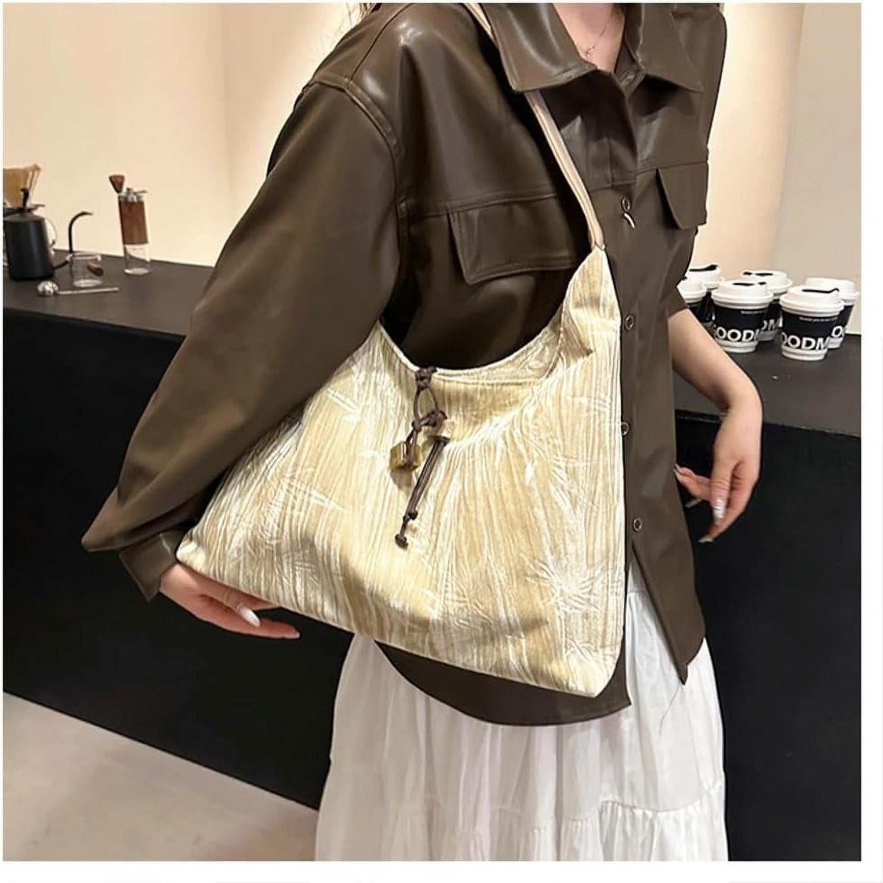Amélie - Luxurious Velvet Crossbody Bag