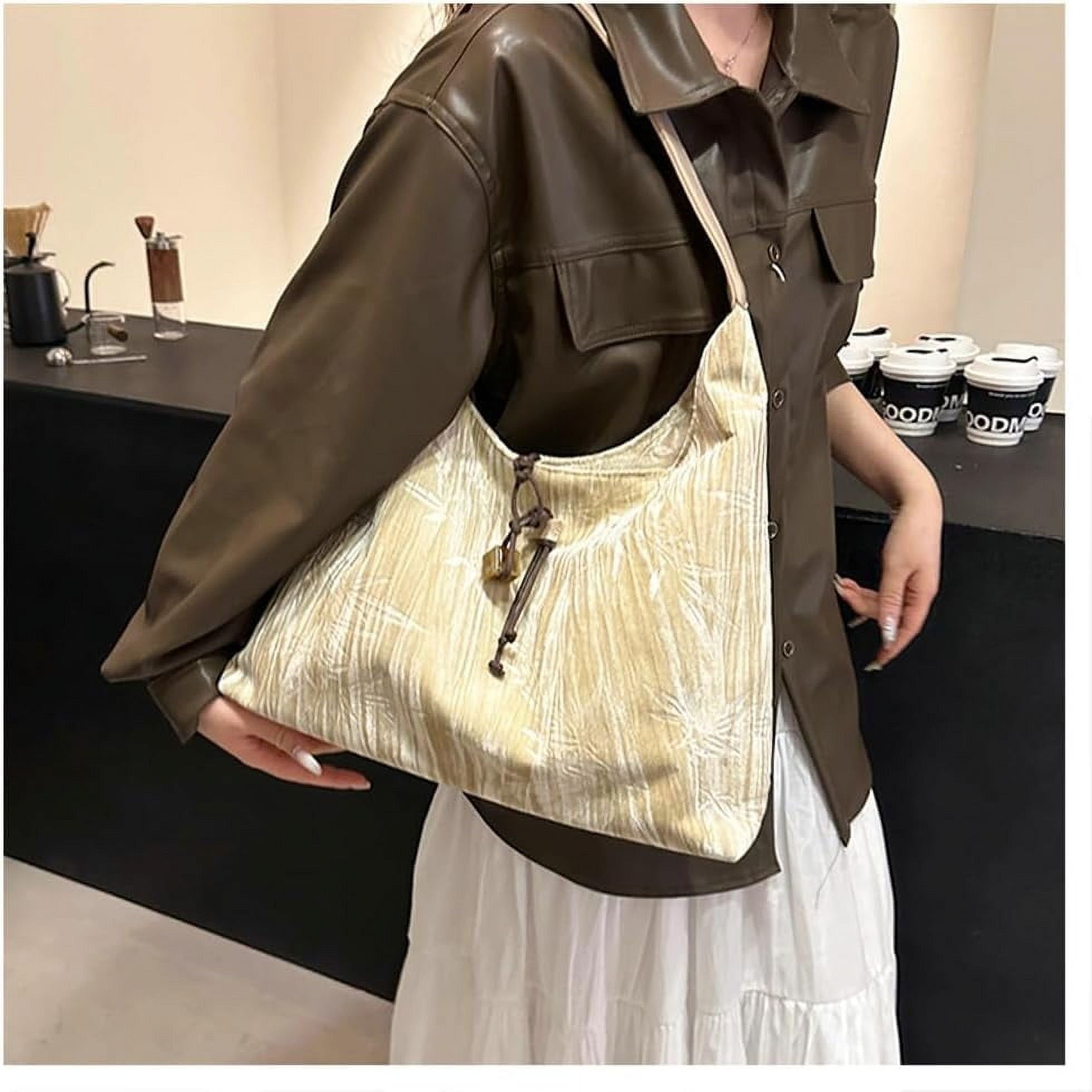 Amélie - Luxurious Velvet Crossbody Bag