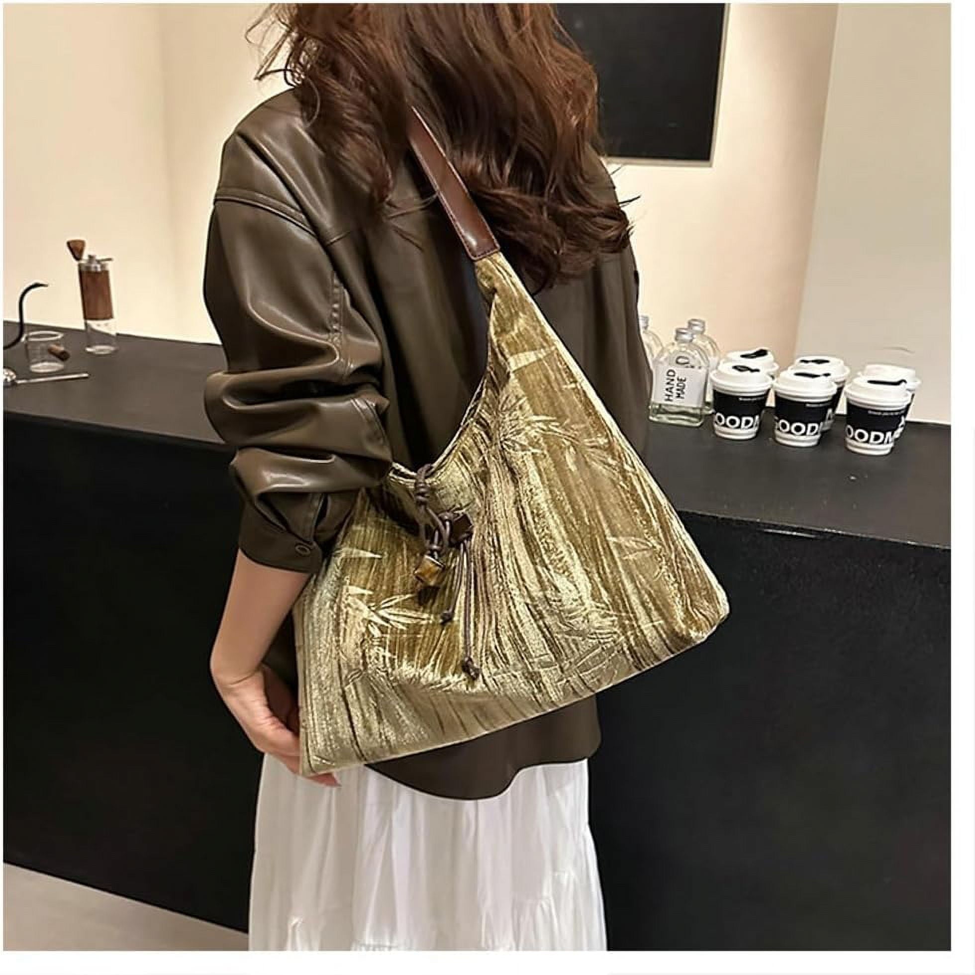 Amélie - Luxurious Velvet Crossbody Bag