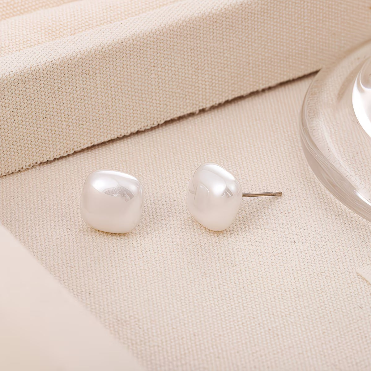 SAVANNAH | SQUARE PEARL STUD EARRINGS