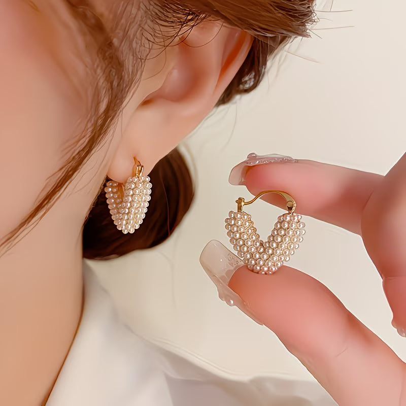 VERA | Everyday V-Shaped Pearl Earrings