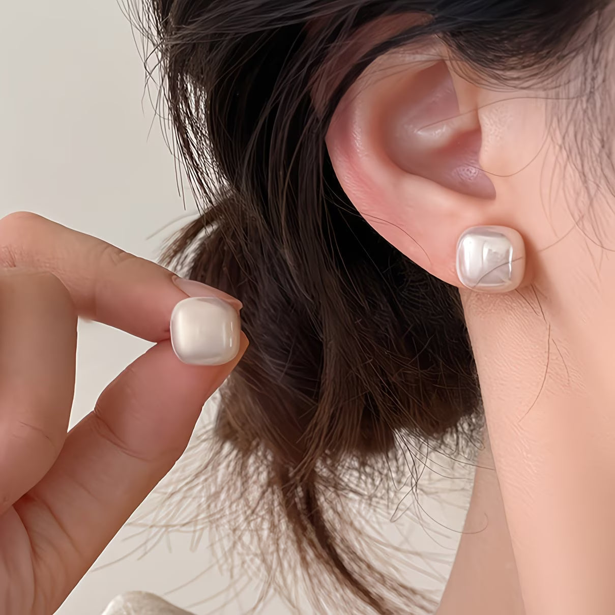 SAVANNAH | SQUARE PEARL STUD EARRINGS