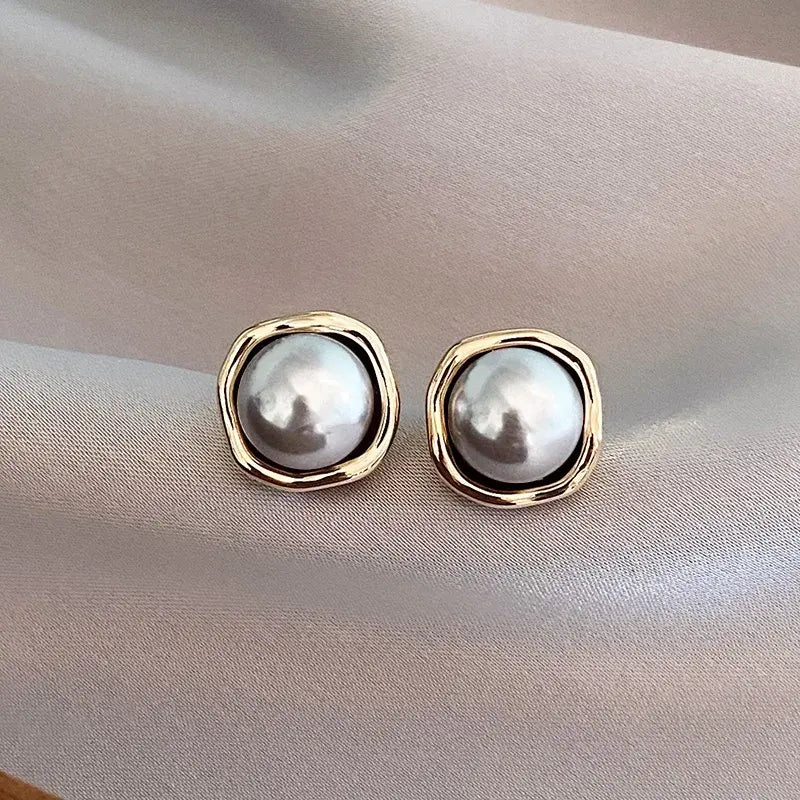 RAVENNA | ELEGANT BLACK PEARL STUD EARRINGS