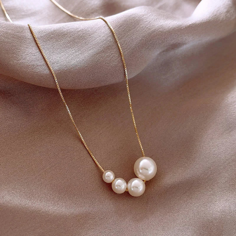 LUNARA | ENCHANTED PEARL CLUSTER NECKLACE