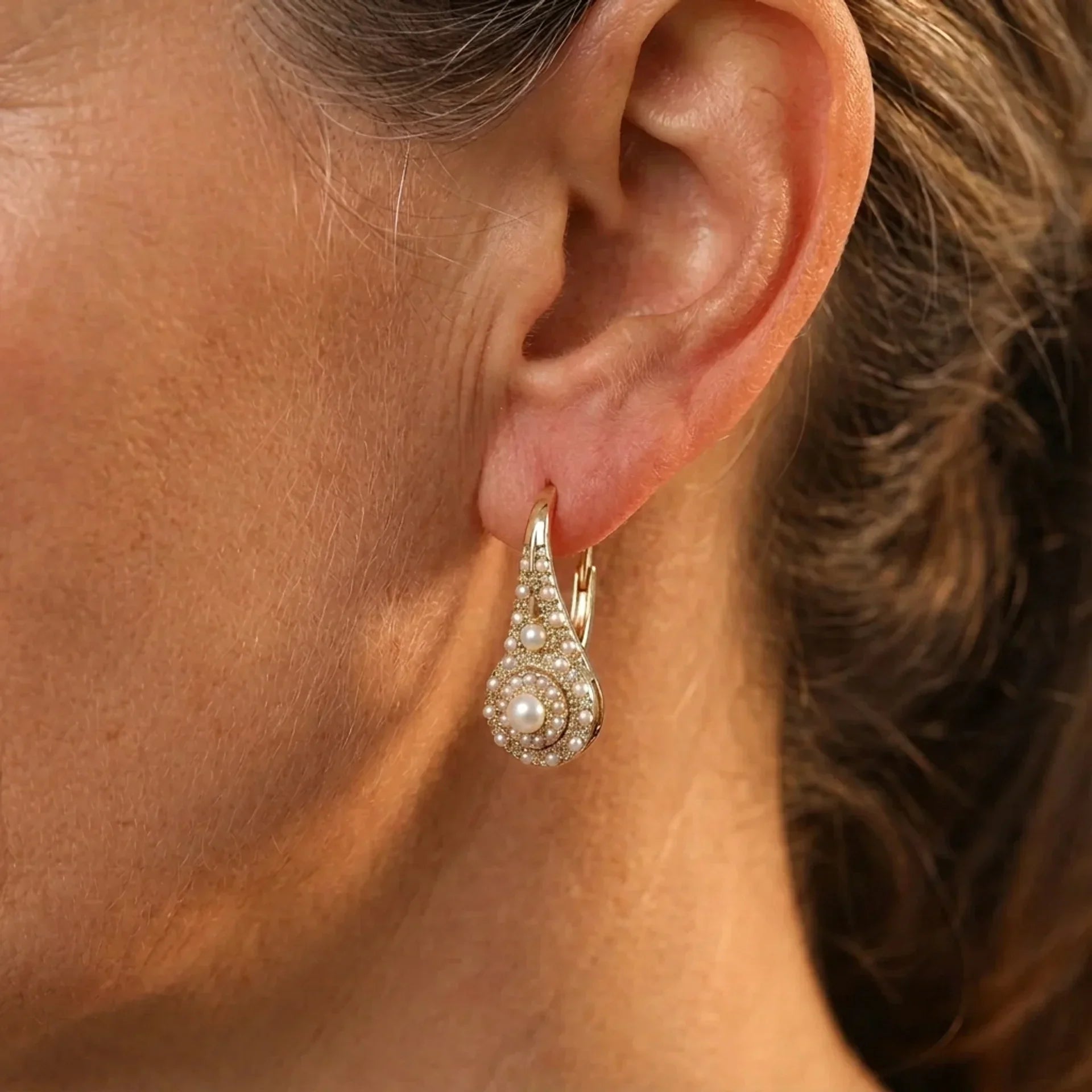 FIORA | SOPHISTICATED PEARL FLOWER EARRINGS
