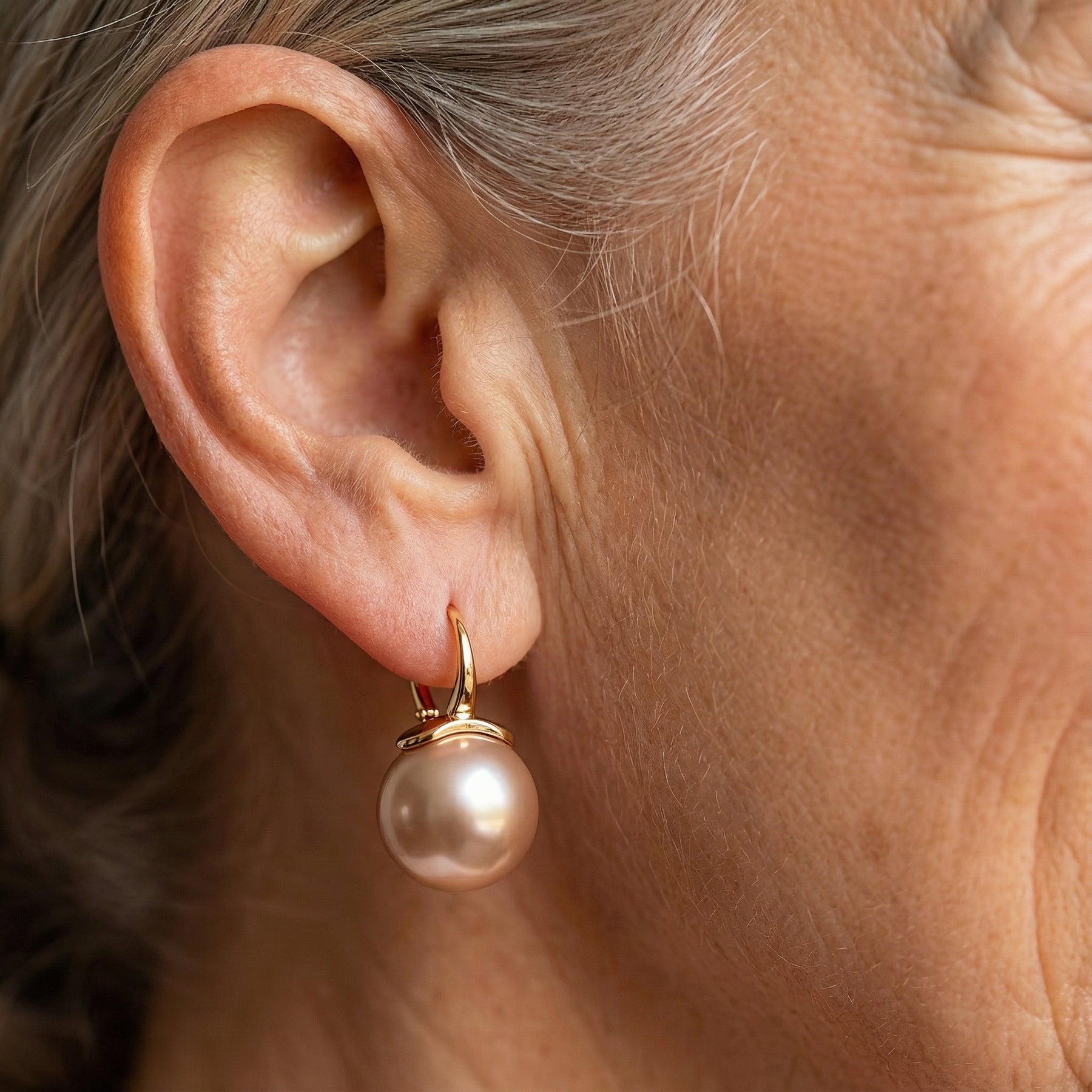 PERLA | PEARL-TOUCHED EARRINGS