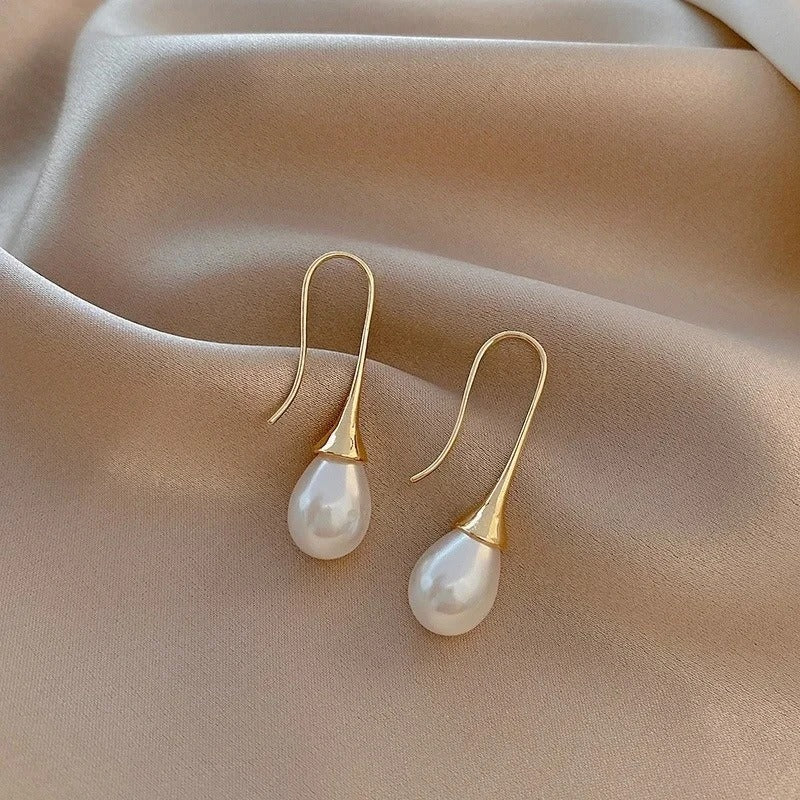 BELLEZA | ELEGANT CLASSIC PEARL EARRINGS
