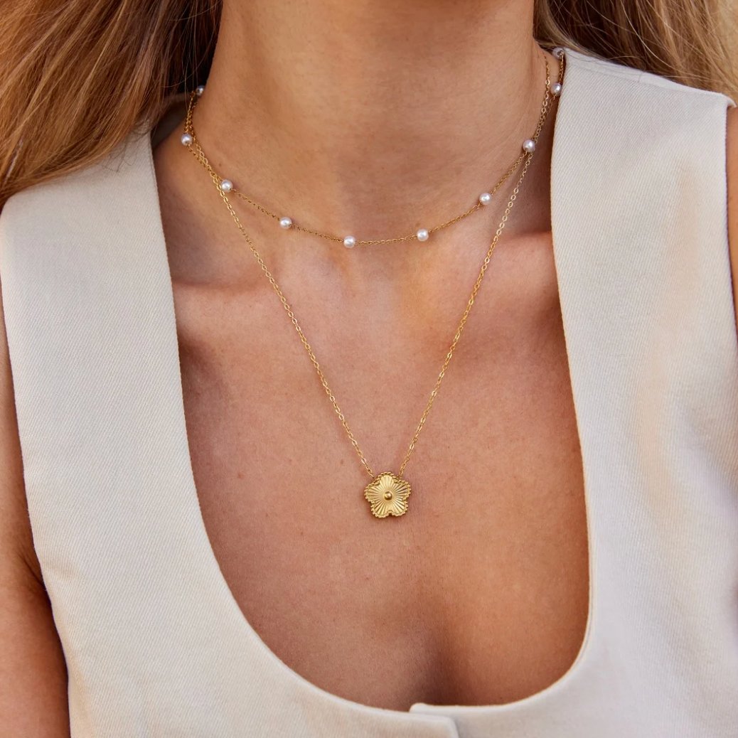 AURELIA | ELEGANT GOLD NECKLACE WITH CLASSIC PEARLS