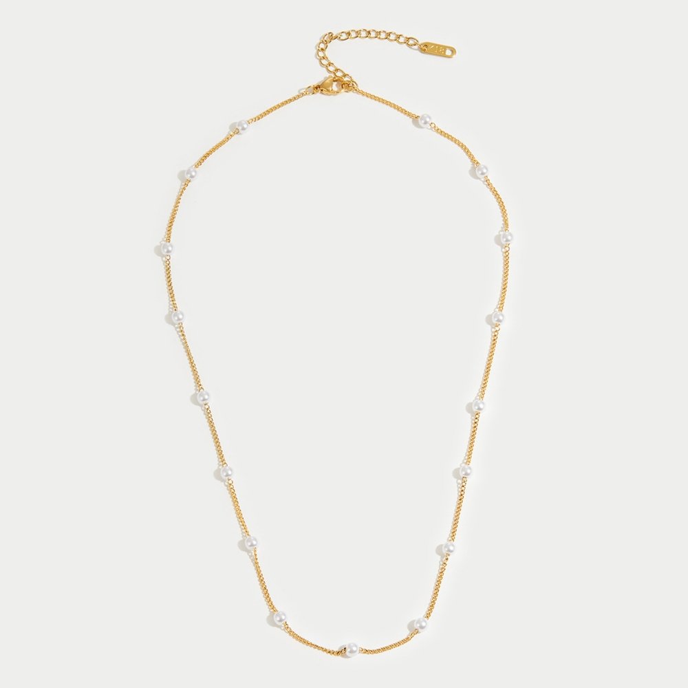 AURELIA | ELEGANT GOLD NECKLACE WITH CLASSIC PEARLS