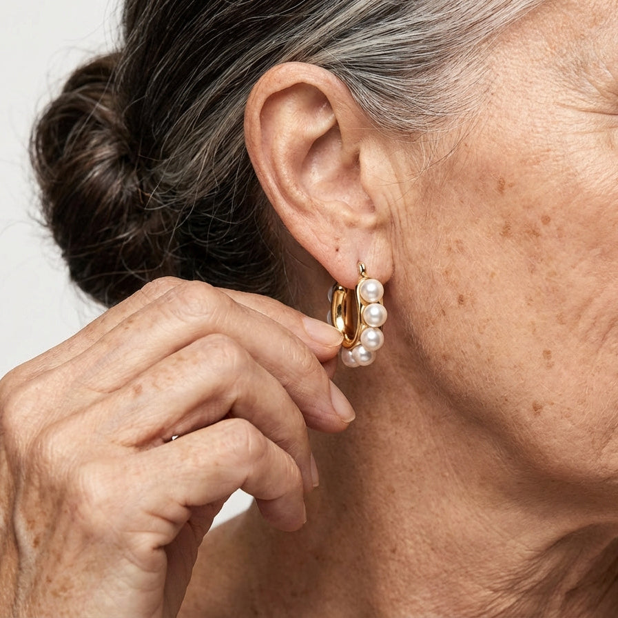 PEARLA | HOOP EARRINGS WITH CLUSTERED PEARLS