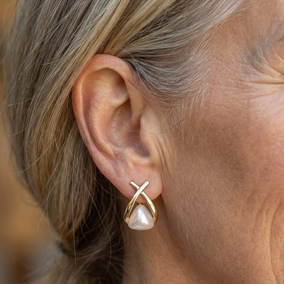 ELARA | CLASSIC PEARL EARRINGS FOR EVERYDAY WEAR